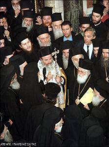 Ο Μητροπολίτης Δημητριάδος Χριστόδουλος ανακηρύσσεται Αρχιεπίσκοπος Αθηνών και Πάσης Ελλάδος (Απρίλιος 1998)