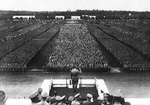 -Ο Χίτλερ και οι υπόλοιποι ναζιστές ηγέτες την είχαν «προβλέψει» την τελική λύση πριν από τον πόλεμο. Από εκεί μέχρι τους φούρνους του Άουσβιτς η απόσταση δεν ήταν μεγάλη 