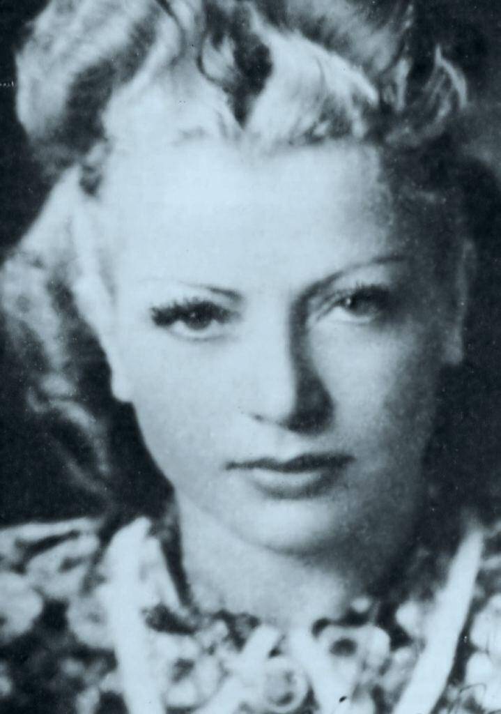 Η Έλλη Ζουρούδη την πρωταπριλιά του 1943, όταν αποφυλακίστηκε.